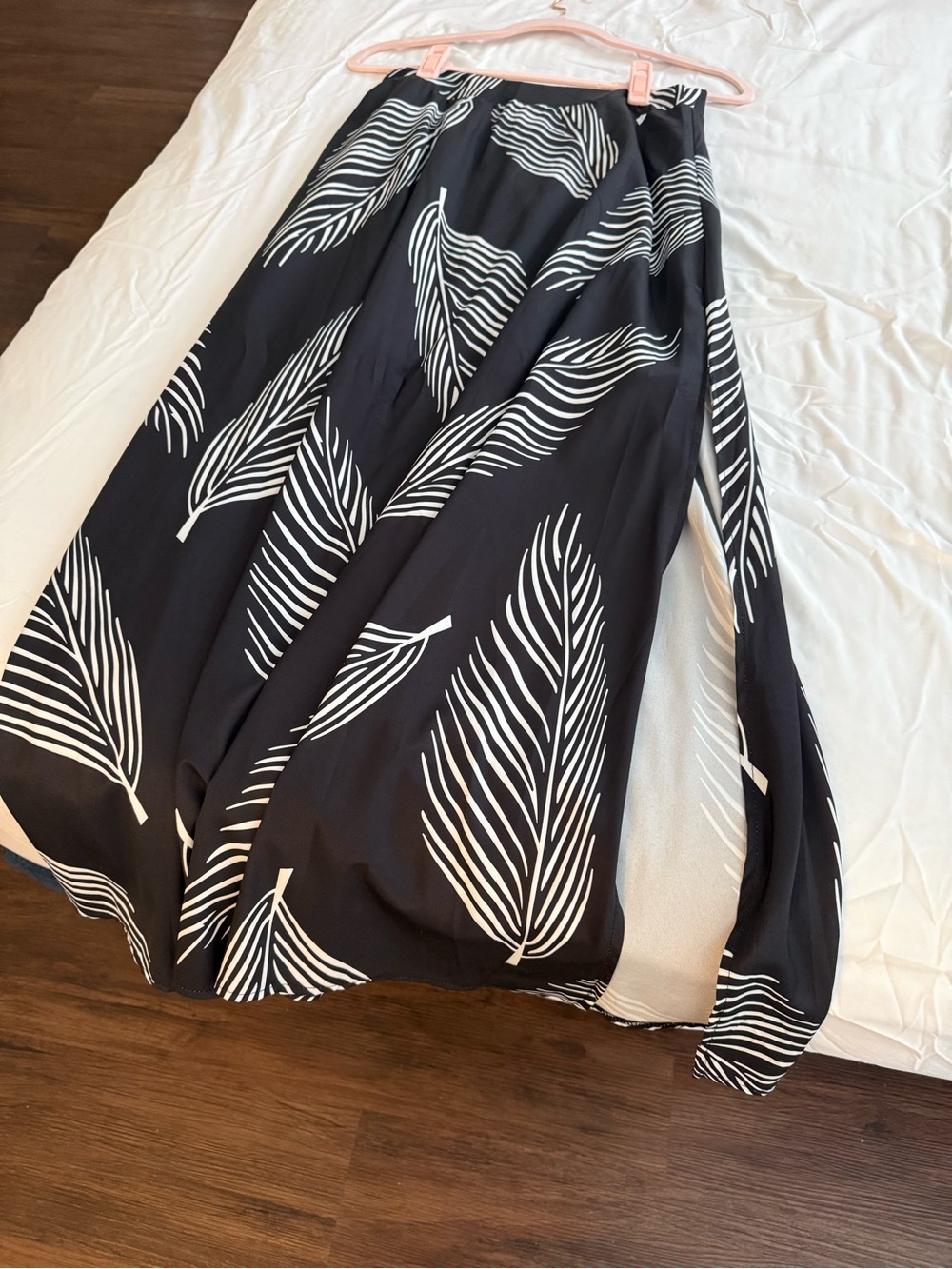 Women's Black and White Leaf Print Two Piece Skirt - Picture 8 of 9